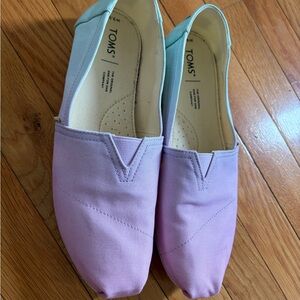 TOMS Women's Two-Tone Slip-On Shoes - Pink and Blue 9.5